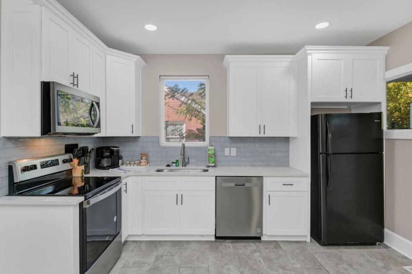 Spacious Home On Gervais - 4Br Columbia Exteriör bild